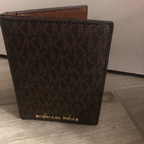 Michael Kors Jet Set Travel Wallet/Passport - Picture 1 of 5